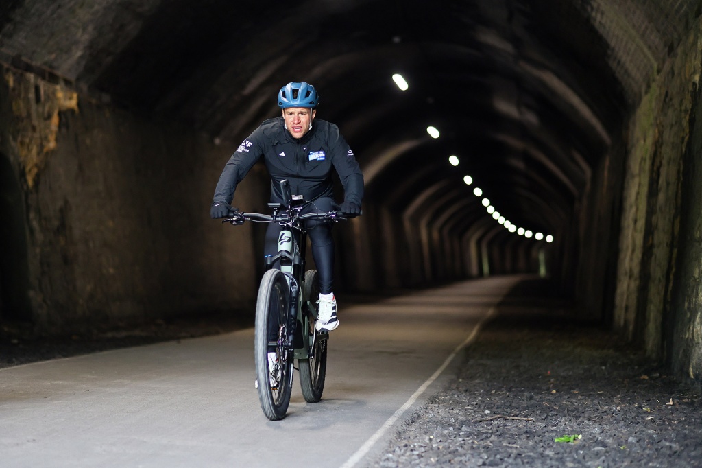 Olly Murs cycles through Cheedale, Derbyshire on The Relentless Day
In celebration of Soccer Aid for UNICEF’s 20th Anniversary