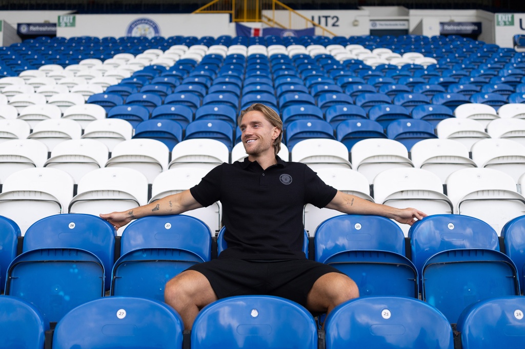 Ryan Glover signs for Stockport County