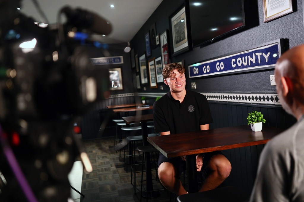Ollie Whatmuff signs on loan for Stockport County from Manchester City