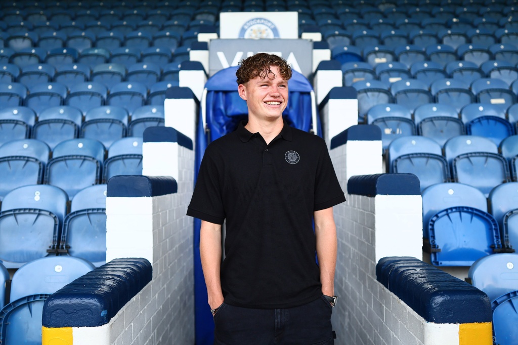 Ollie Whatmuff signs on loan for Stockport County from Manchester City