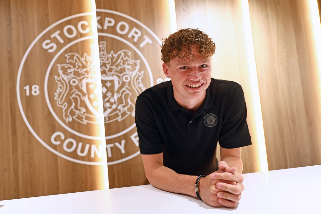 Ollie Whatmuff signs on loan for Stockport County from Manchester City