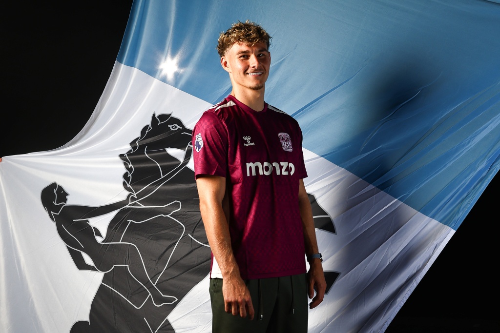 Carl Rushworth signing for Coventry City