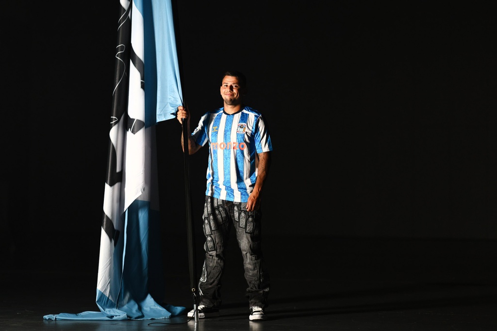 Coventry City player signing photographer