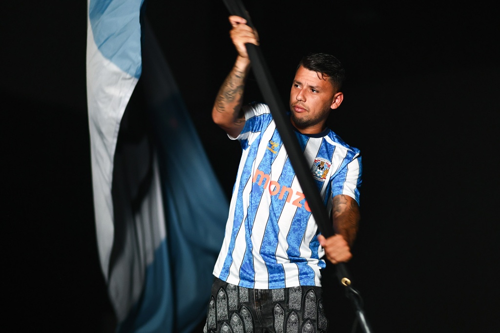 Coventry City player signing photographer