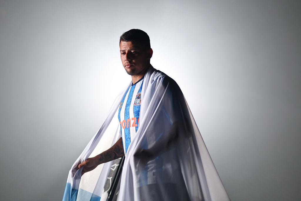 Gustavo Hamer Coventry City signing photography